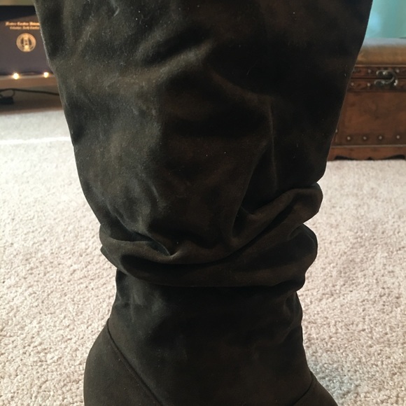 Women’s Brown Suede Rampage Swift 1 Wedge Boot, Size 8 1/2 - Picture 3 of 10